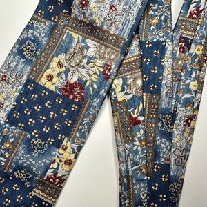 417 Van Heusen Blue Floral Silk Tie